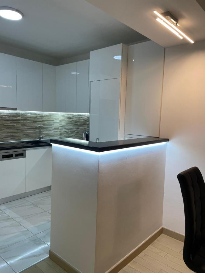 Luka Apartments Flatiron Скоп'є Екстер'єр фото